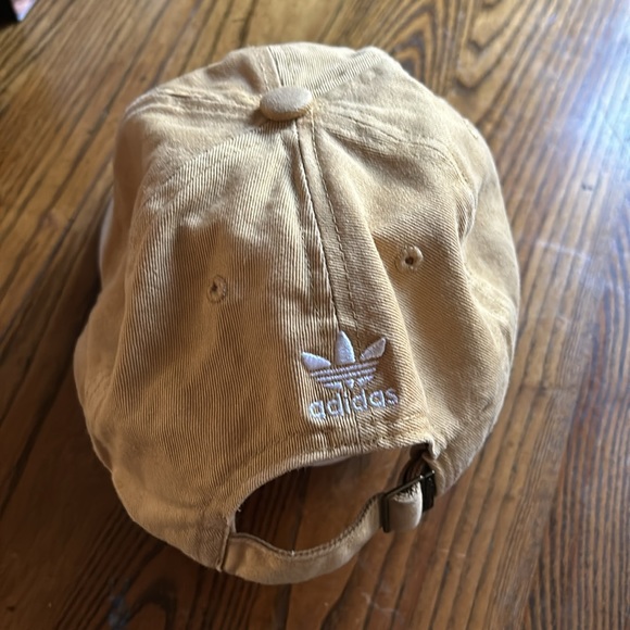 Adidas cap - Picture 3 of 10